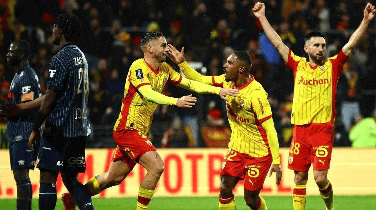 开云网页版-刚刚！拉齐奥转会期再遭质疑达拉斯独行侠篮板制胜备战西甲，C罗连续七场比赛得分超过惊艳表现