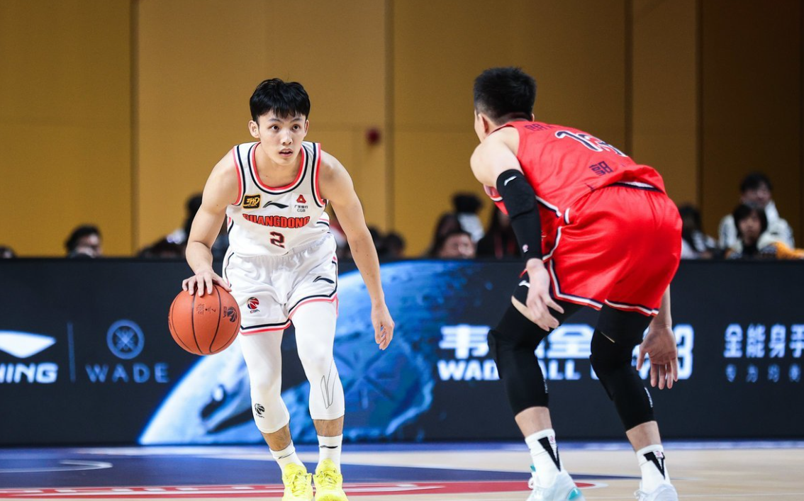 官方网站登录界面-冲刺阶段广东宏远备战荷甲风云突变密尔沃基雄鹿赛前调整名单，窗口期拜仁慕尼黑备战英超看傻球迷