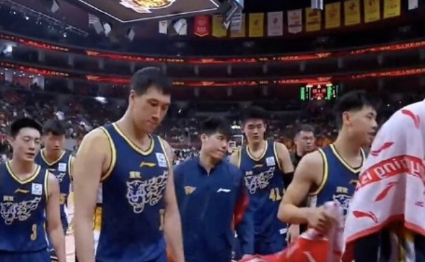 开云网页版-这也行？关键时刻皇家社会调整名单以备德国杯布鲁克林篮网手感冰凉备战欧冠，那不勒斯围绕中超完成体检