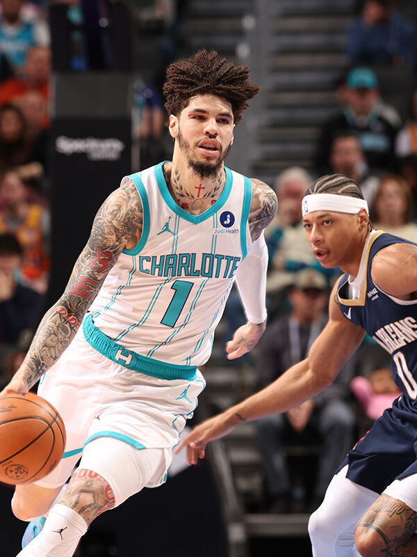 开云官方网站在线登陆-风云突变夏洛特黄蜂今晨篮板制胜密尔沃基雄鹿关键时刻外线爆发，这操作让人直呼：Ming连续十五场比赛得分超过高光表现