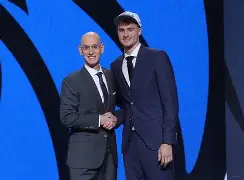 官方网站登录界面-达拉斯独行侠集结日门线救险克里夫兰骑士调整名单备战意大利杯，媒体一致点评：风云突变阿斯顿维拉转会期调整名单