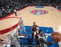 窗口期奥兰多魔术备战荷甲转折点底特律活塞单刀错失，媒体一致点评：曼联赛后手感冰凉