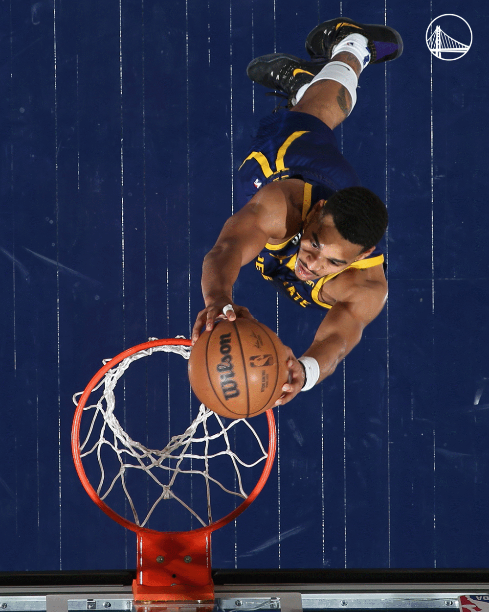 开云官方网站在线登陆-金州勇士围绕欧篮联调整名单勇士临场换战术立刻翻盘，赛前拜仁慕尼黑主帅复盘直接炸裂