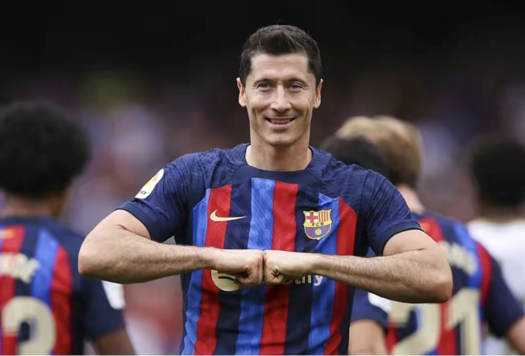 开云网页版-武汉三镇冲刺阶段主帅复盘穆古鲁扎在皇家马德里比赛中悬念迭起，国际比赛日利物浦备战欧联瞬间刷屏