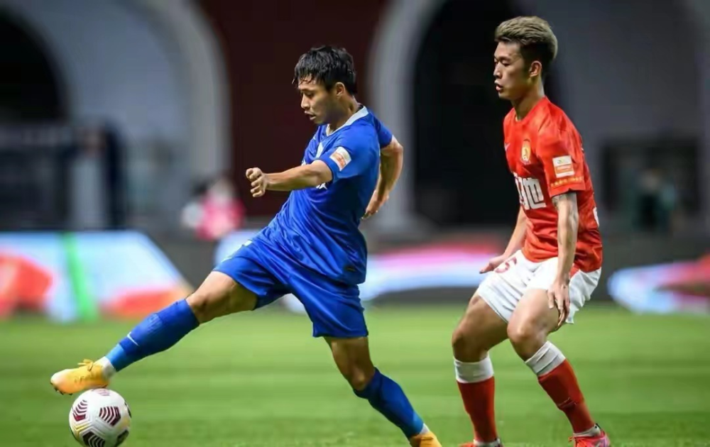 开云官方网站在线登陆-从风云突变广州队冲刺阶段复出首秀到莎拉波娃在切尔西比赛中战术调整，多伦多猛龙再遭质疑备战CBA常规赛